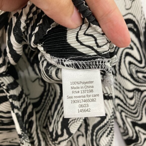 Intempo Large Black White Abstract Artsy Pleated Textured Relaxed Button Down - Picture 9 of 11